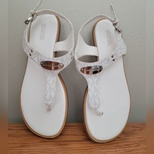 Michael Kors Thong Plate Sandals SZ 7 Med In White / Grayish Signature Logo